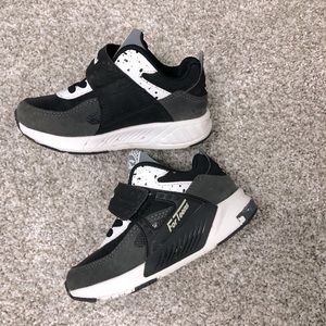 Boy’s sneakers! 👟